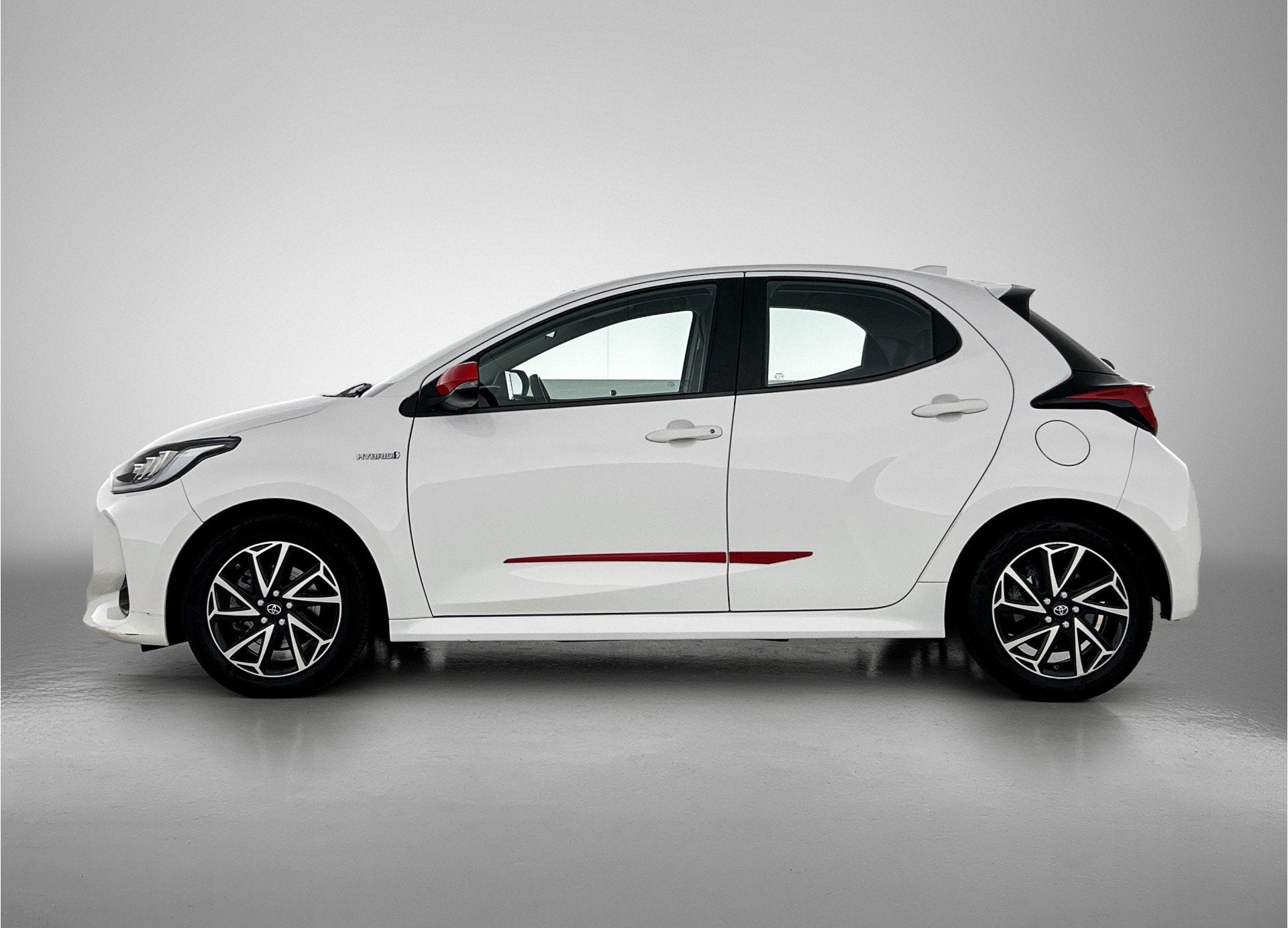 Toyota Yaris 1.5 Hybrid Dynamic | Multimedia pack |, 12 maanden, Gebruikt, Bedrijf, Hybride Elektrisch/Benzine