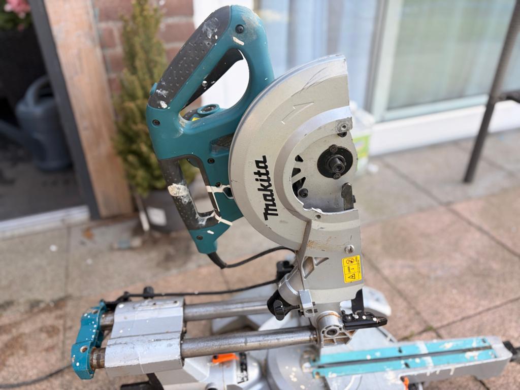 Makita LS1018L Afkortzaag - Defect voor onderdelen/klusser, Doe-het-zelf en Verbouw, Ophalen, Gebruikt, 70 mm of meer, Afkortzaag