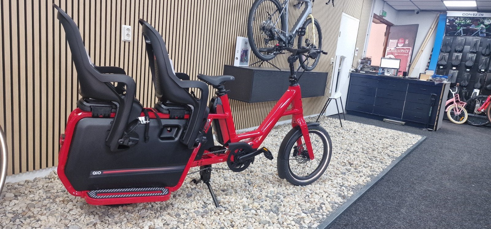 Rode bakfiets met twee kinderzitjes - Zo goed als nieuw, Fietsen en Brommers, Fietsen | Bakfietsen, Overige merken, Elektrisch