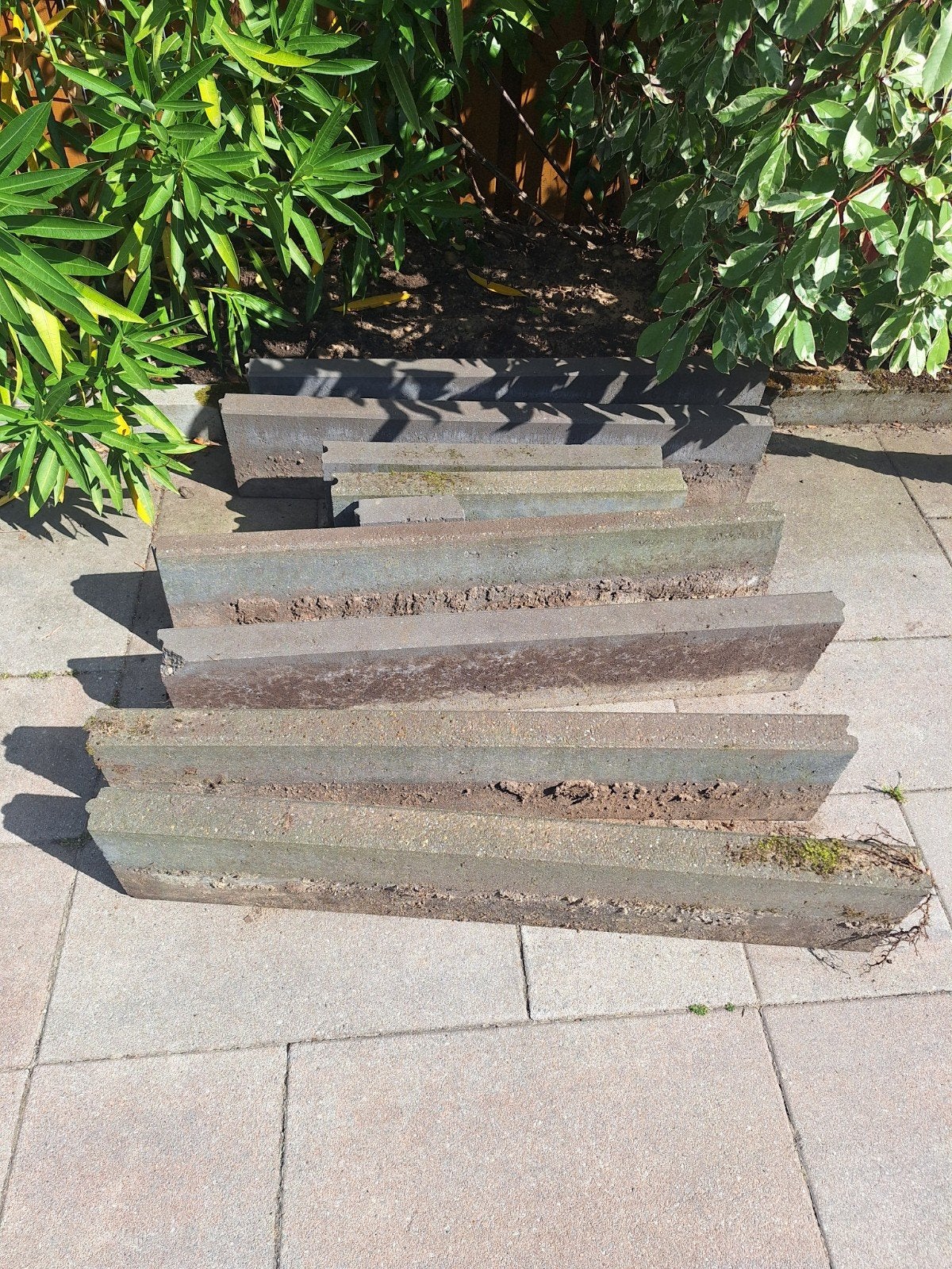 Betonnen opsluitbanden - diverse lengtes, Tuin en Terras, Grind, Keien en Split, Ophalen, Gebruikt