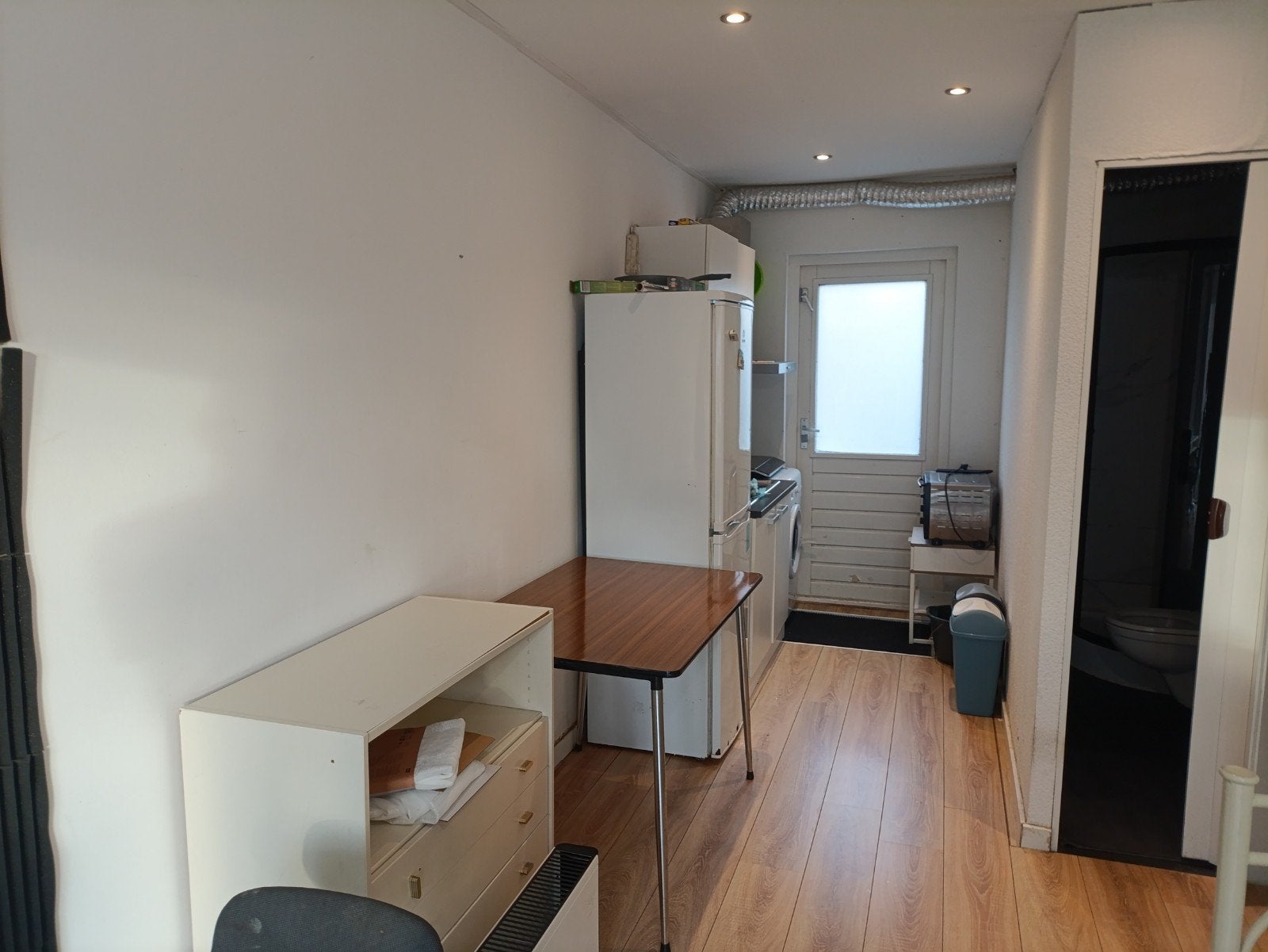 Studio /kamer private entrance, bathroom, wc