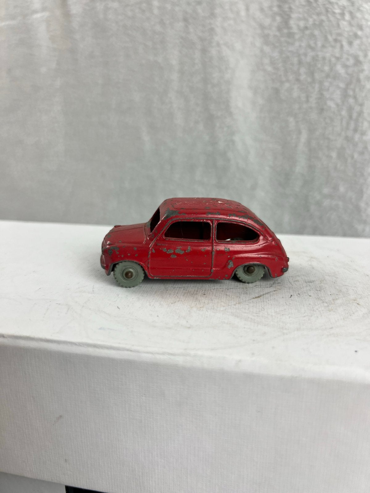 Vintage Dinky Toys Fiat 600 - Made in England, Ophalen of Verzenden, Gebruikt, Auto