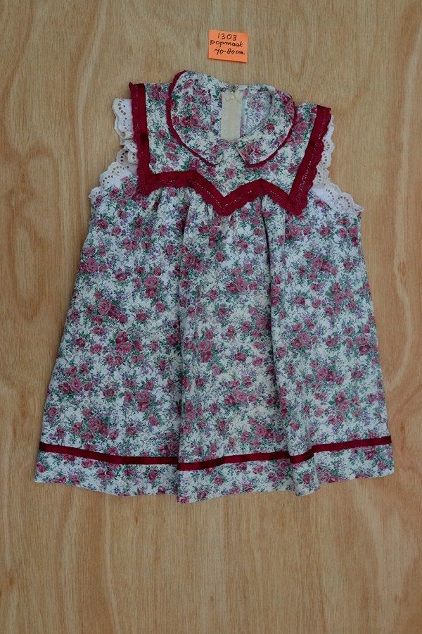 Mooi oud poppen jurkje uit de jaren 1950 NR 1303, Verzamelen, Poppen, Ophalen of Verzenden, Zo goed als nieuw, Kleertjes