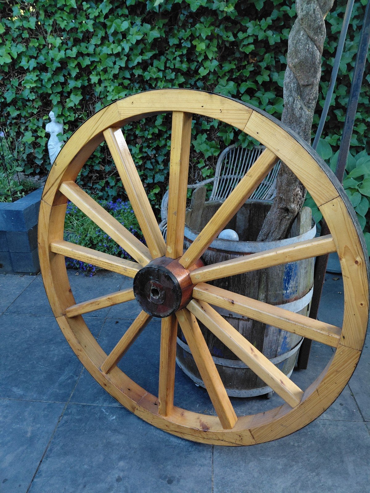 Stoer, landelijk, brocante, oude wagen/karrenwielen, Ophalen