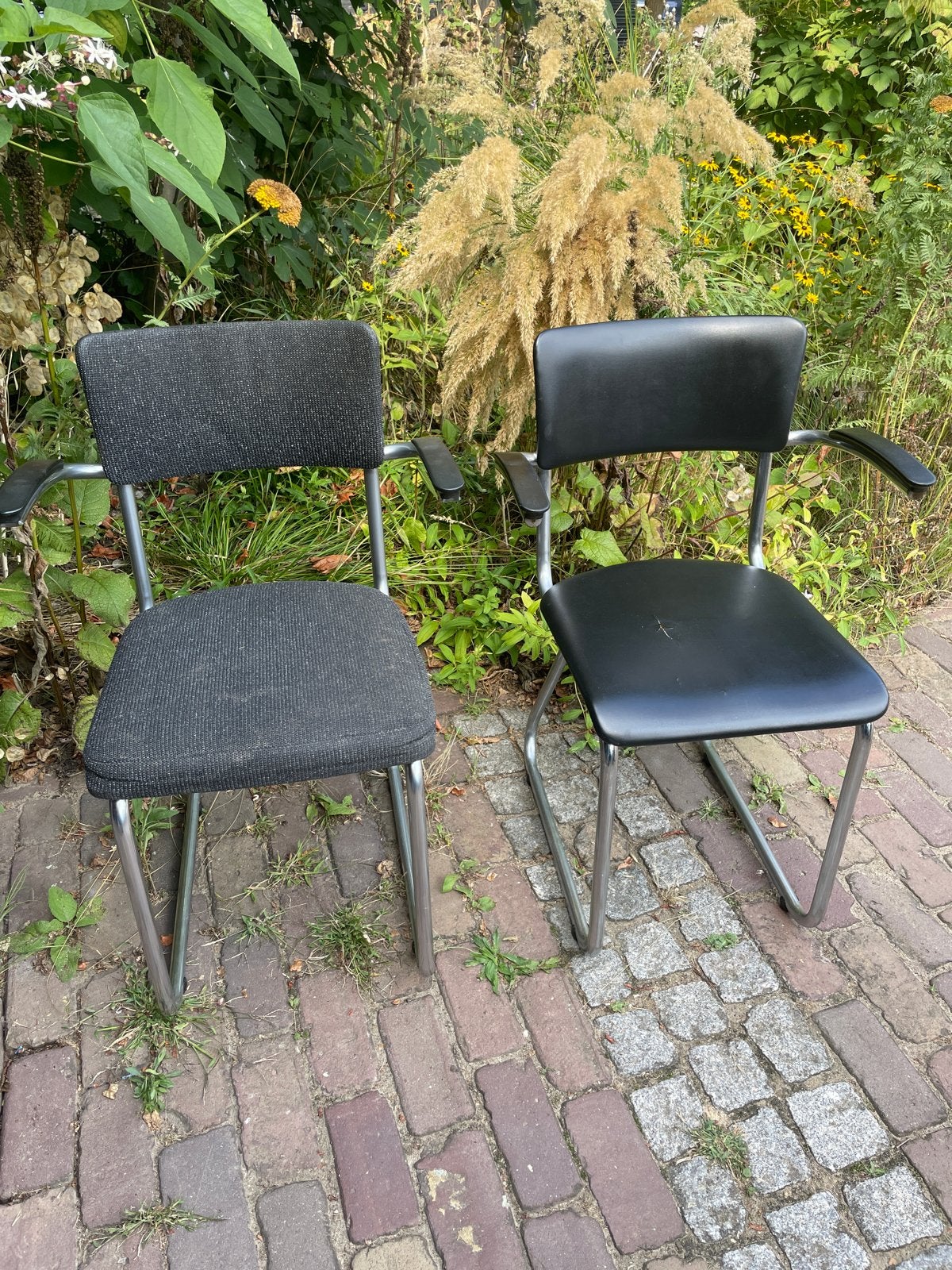 2 buisframe stoelen van Ahrend, Ophalen, Gebruikt, Twee, Zwart
