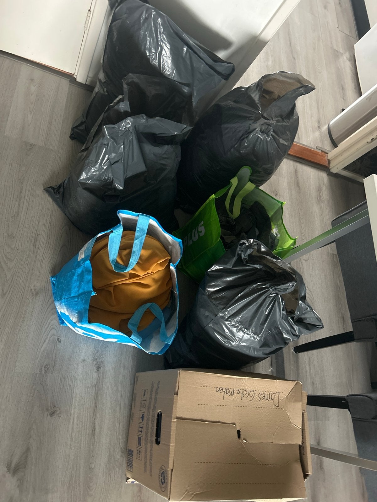 Grote partij kleding: Kinder, dames en heren, Ophalen