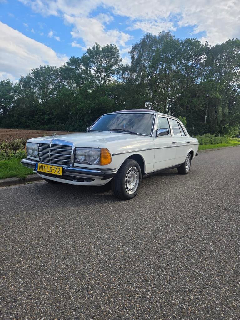 Mercedes-Benz 200-Serie 2.3 230 E 1982 Wit belastingvrij, Auto's, Mercedes-Benz, Leder en Stof, Bruin, Handgeschakeld, Particulier