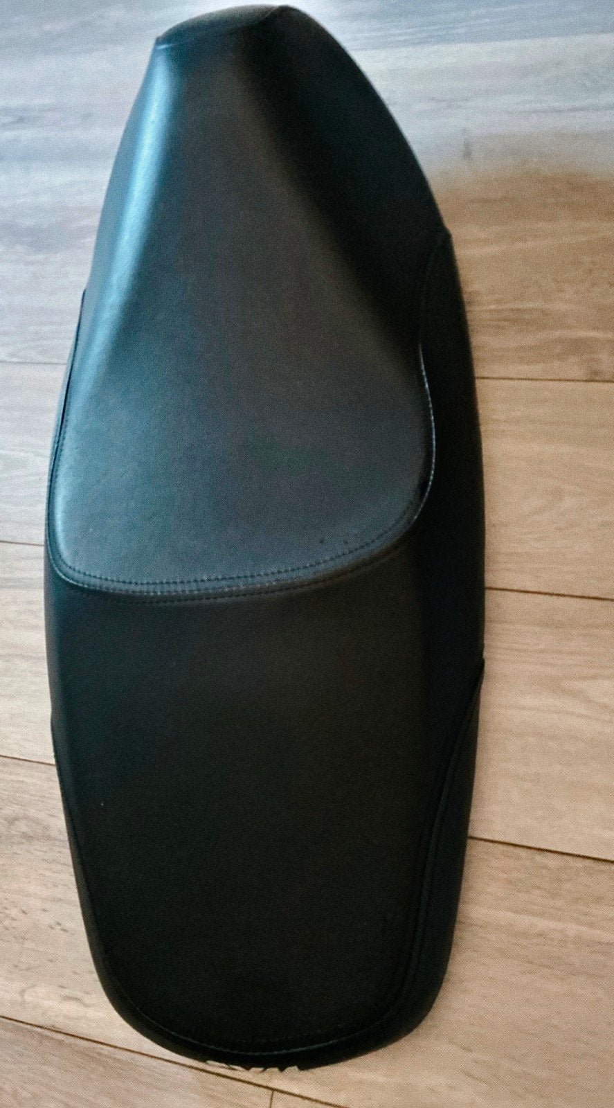 Sym Scooter Buddy Seat Zadel Zwart Leer, Fietsen en Brommers, Ophalen, Zo goed als nieuw, Zadel, SYM