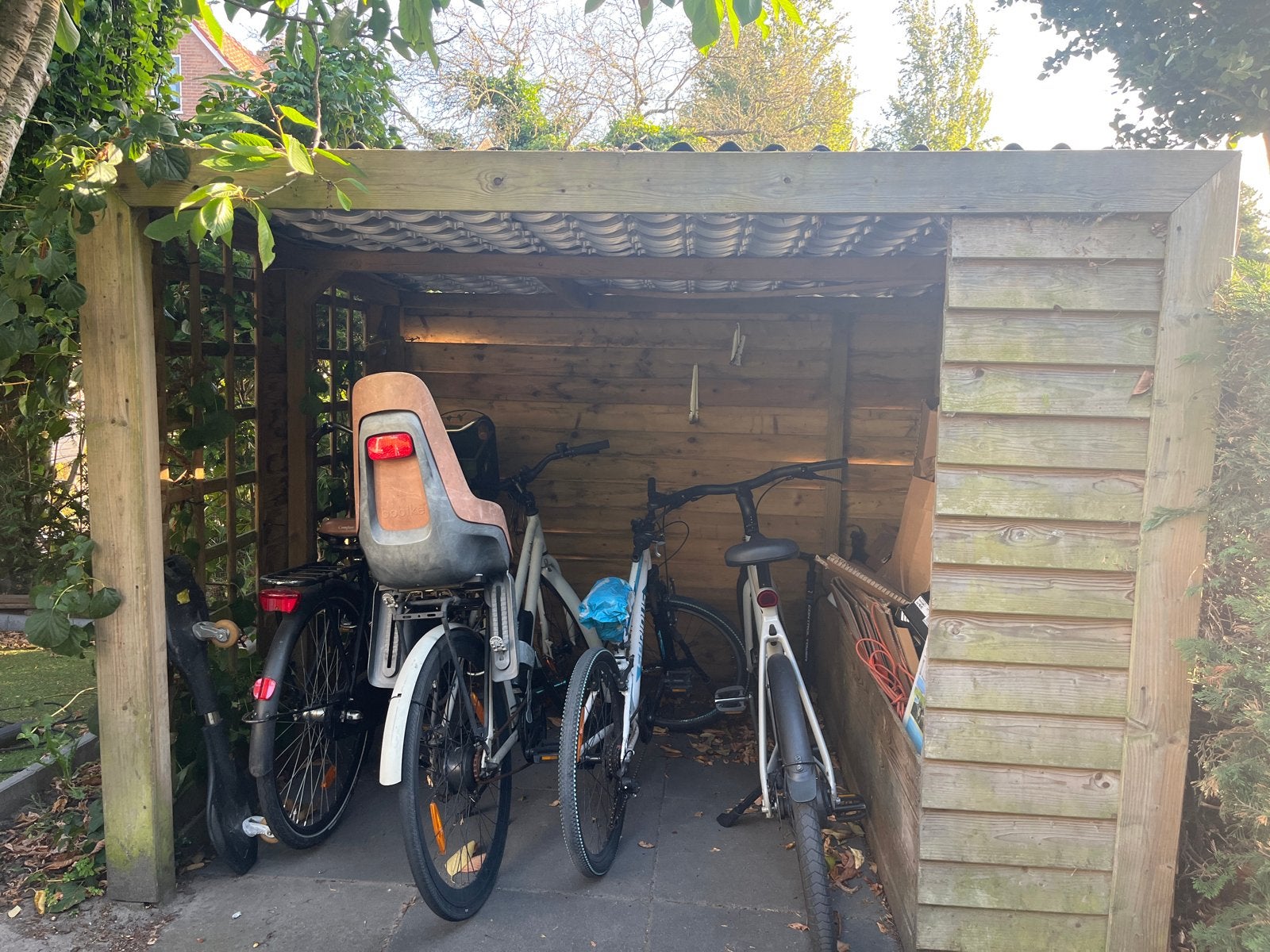 Fietsenstalling / Houten berging gratis op te halen, Ophalen of Verzenden, Gebruikt, Hout, Fietsenberging