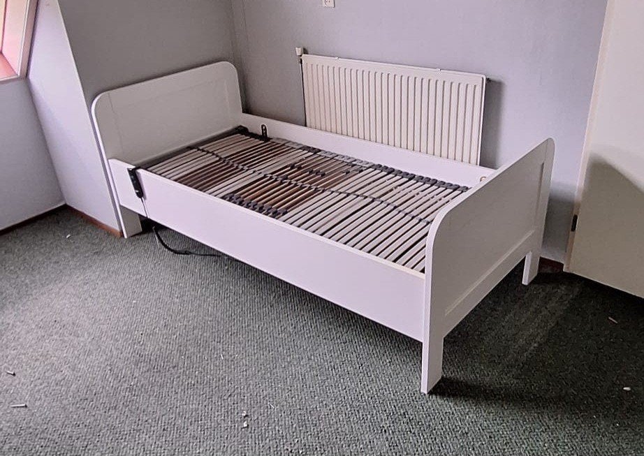 Eenpersoonsbed 90x200 met elektrische lattenbodem, Ophalen