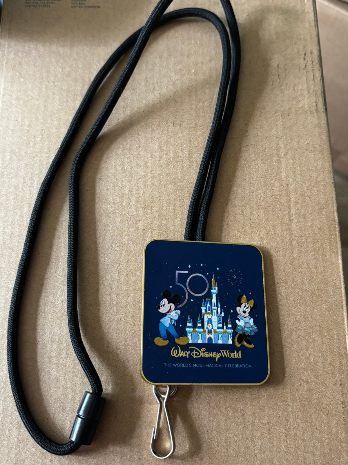 Disney 50th Anniversary Lanyard Mickey Castle CastMember, Ophalen of Verzenden, Overige figuren, Zo goed als nieuw