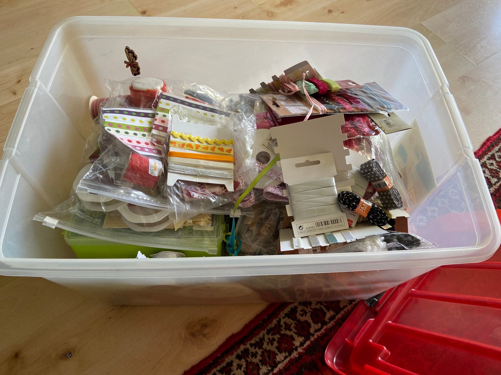 Groot krat op wieltjes vol handwerkmateriaal/ hobbymateriaal, Ophalen, Zo goed als nieuw, Knutselmateriaal