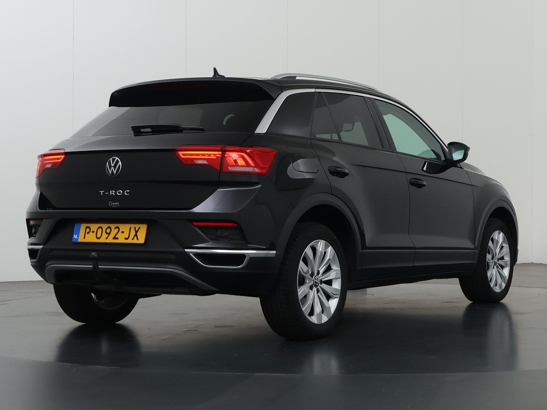 Volkswagen T-Roc 1.5 TSI Style Business | Automaat | Trekhaa, Auto's, Stof, 4 cilinders, Zwart, Origineel Nederlands