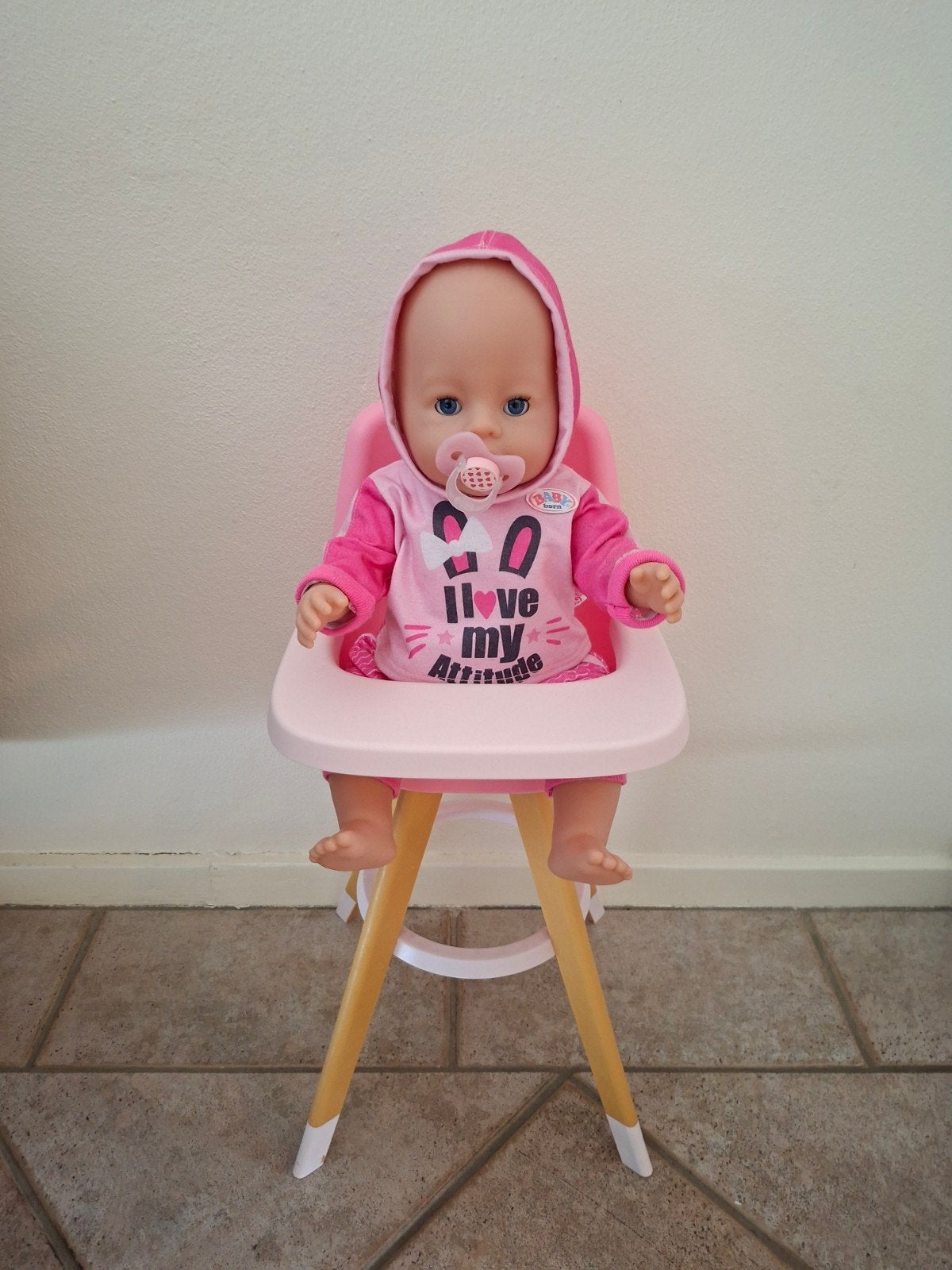 Baby Born pop met kinderstoel, Kinderen en Baby's, Speelgoed | Poppen, Ophalen, Zo goed als nieuw, Babypop