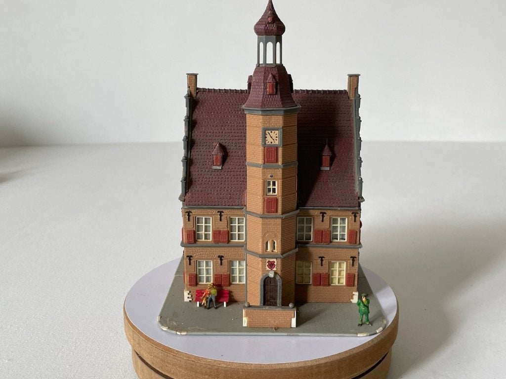 5 modelbouw HO: 2 raadhuizen 3 keer vakwerk. Netjes gemaakt., Overige merken, Gebruikt, Gelijkstroom of Wisselstroom, Brug, Tunnel of Gebouw