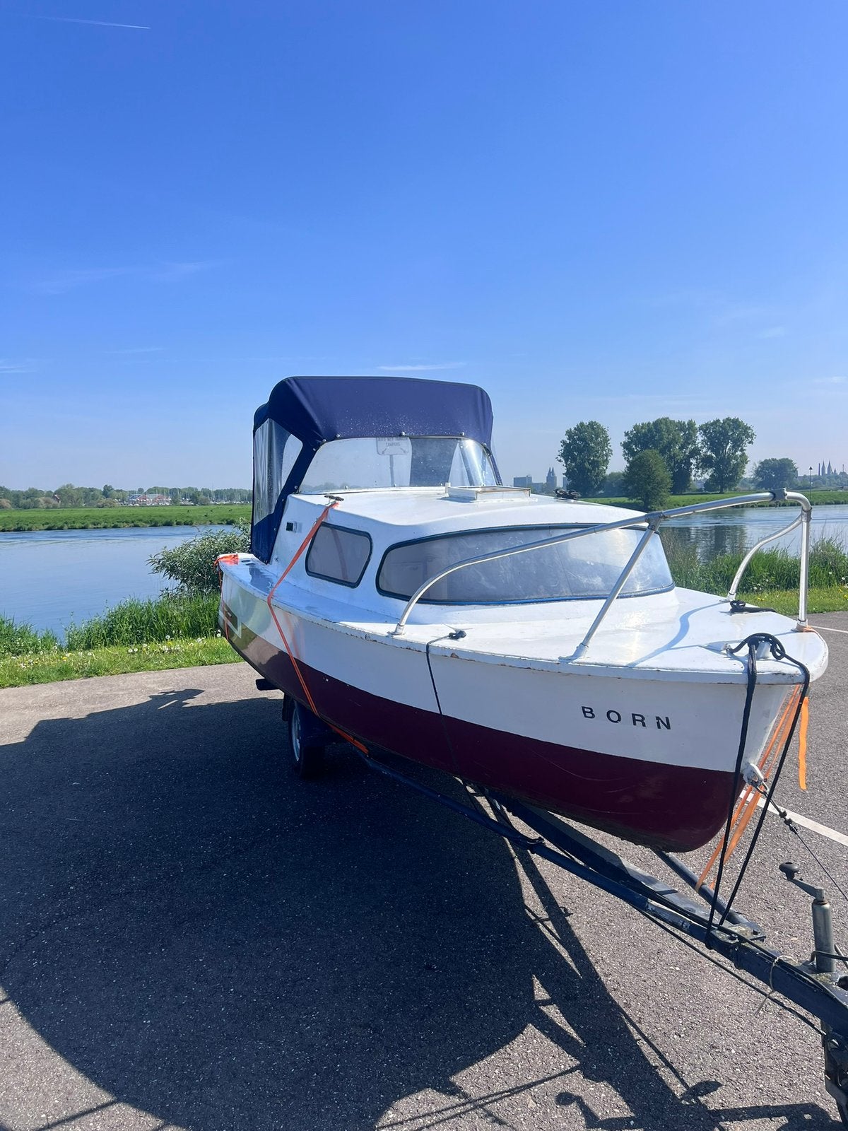 Boot met Honda 8 pkbuitenboordmotor en trailer nieuwe kap tk, Watersport en Boten, 8 pk, Gebruikt, Kajuitboot, Buitenboordmotor