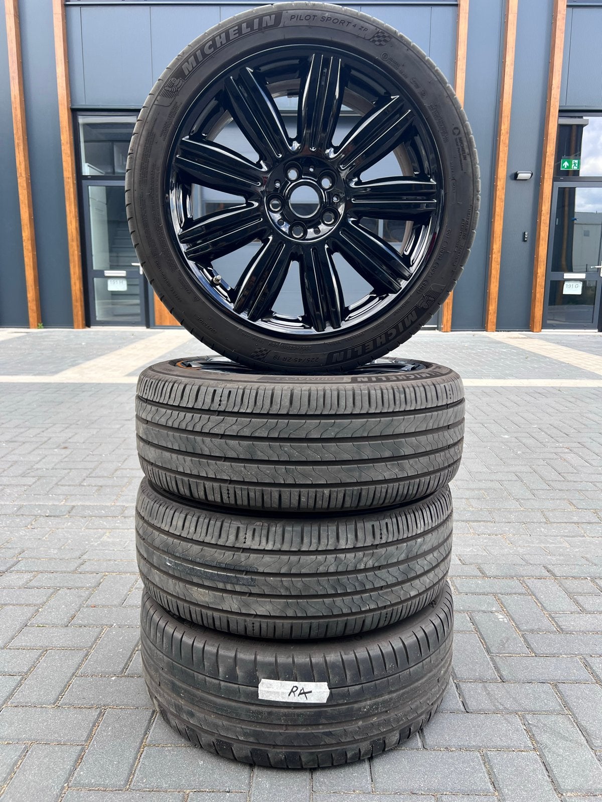 Originele set Mini Countryman F60 type 524 velgen, Auto-onderdelen, Banden en Velgen, Gebruikt, Banden en Velgen, Personenwagen