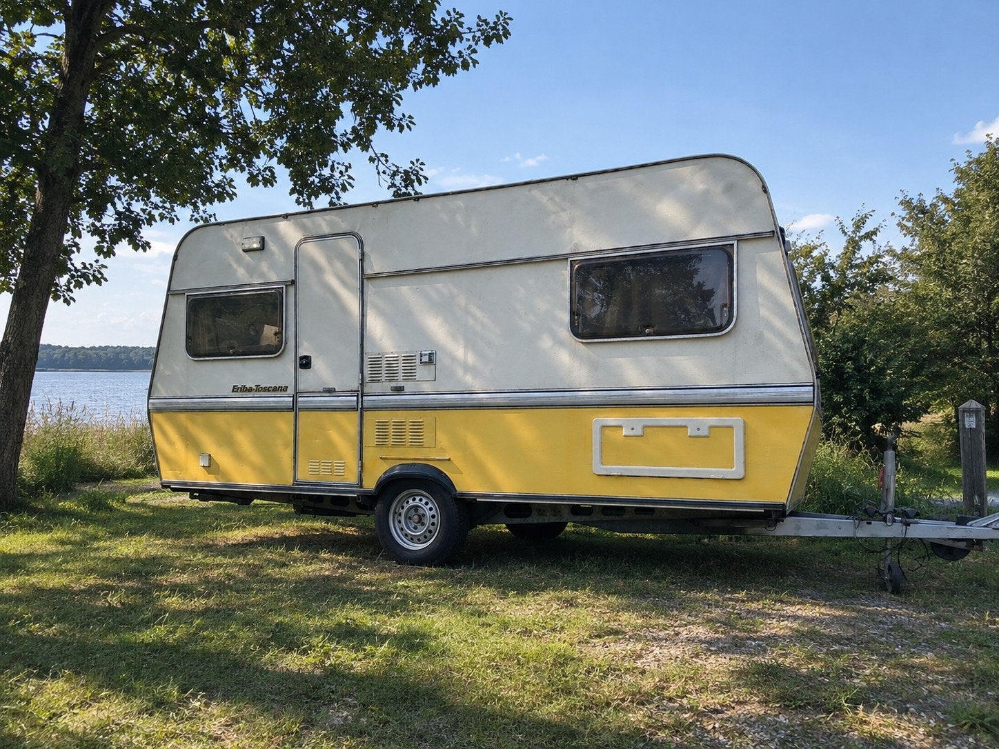 Vintage Eriba Toscana 481 uit 1980 met voortent, Caravans en Kamperen, Vast bed, Serviceluik, Rondzit, 750 - 1000 kg