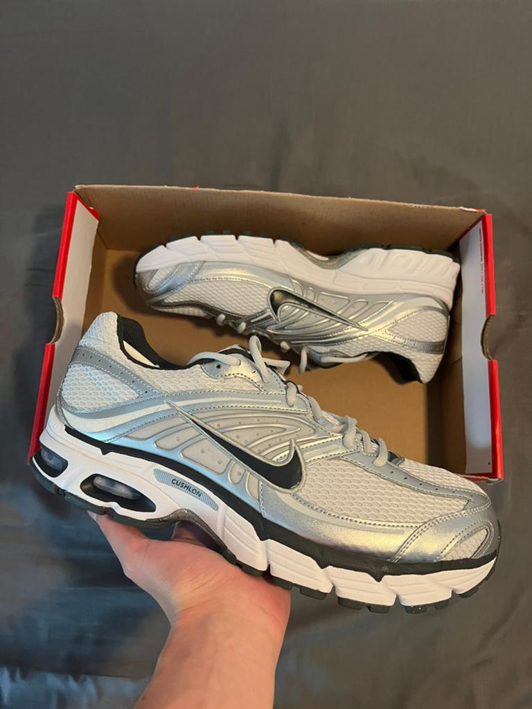 Nike Air Max Moto 2K Wit Zilver - Maat 47.5, Kleding | Heren, Schoenen, Ophalen of Verzenden, Nieuw, Wit, Sneakers of Gympen