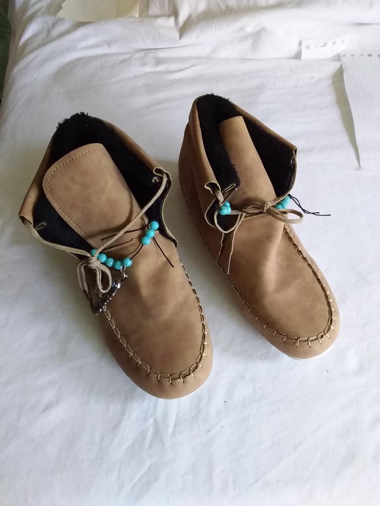 Indianen handmade schoenen sloffen 26 cm handgemaakt wol, Kleding | Dames, Schoenen, Ophalen of Verzenden, Nieuw, Pantoffels of Sloffen