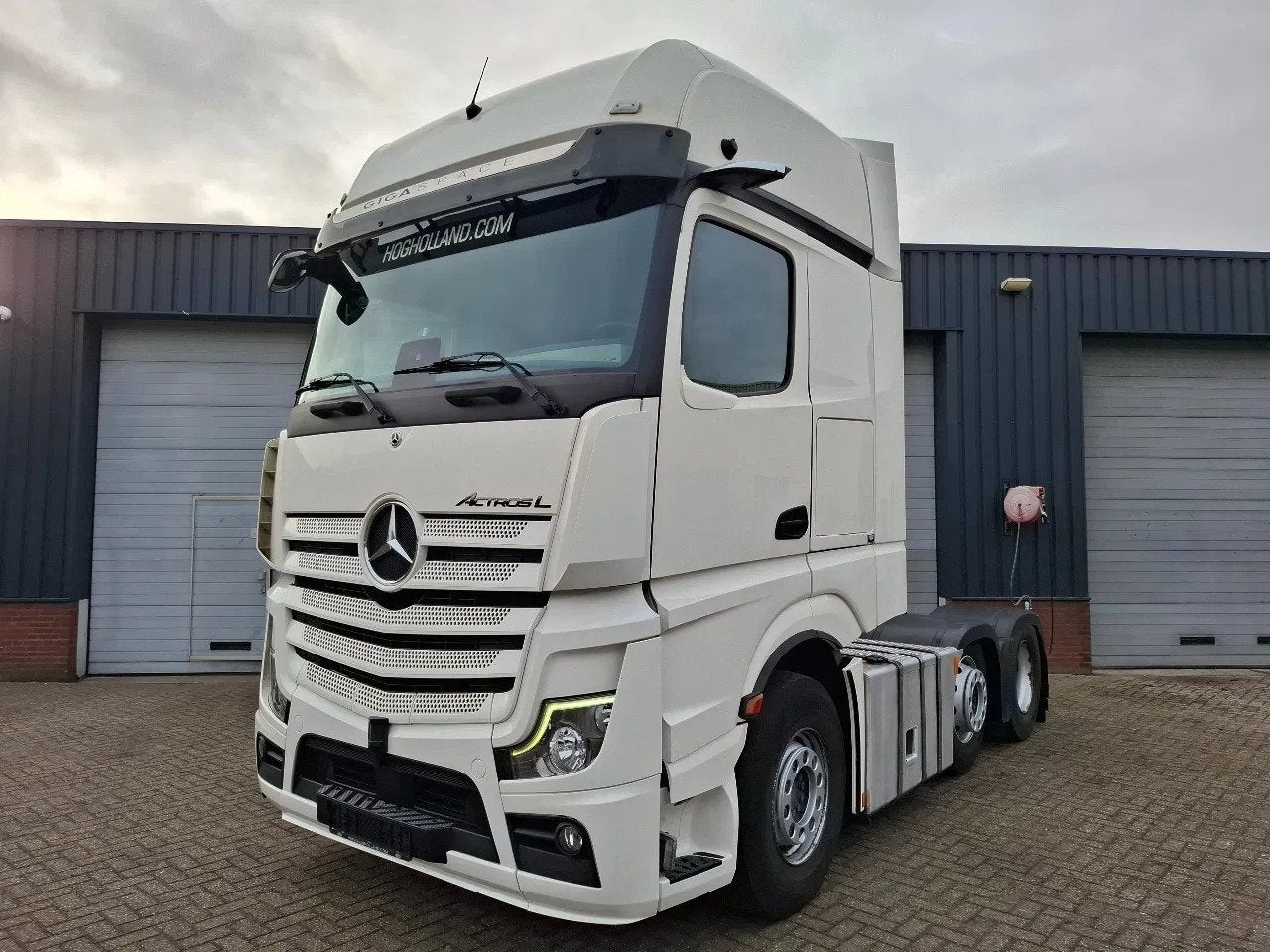 Mercedes-Benz Actros 2545 GIGASPACE 6X2 90007 (bj 2022), Auto's, Vrachtwagens, Automaat, Euro 6, Wit, Mercedes-Benz