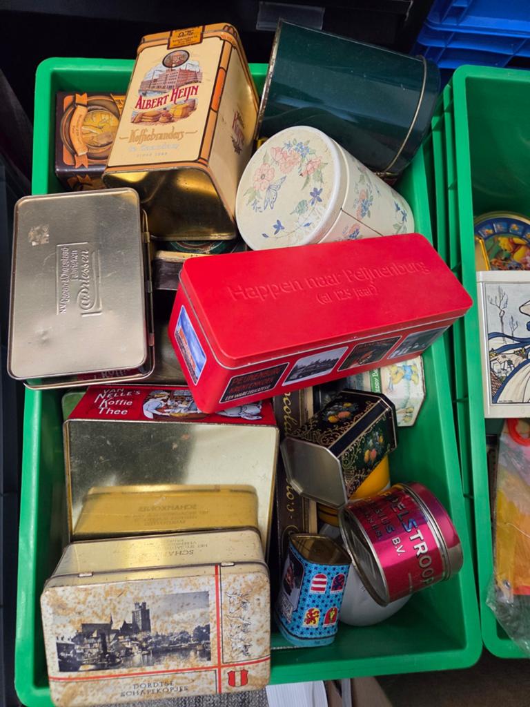 Ruim 70 diverse blikken - Vintage en modern, Verzamelen, Blikken, Ophalen of Verzenden