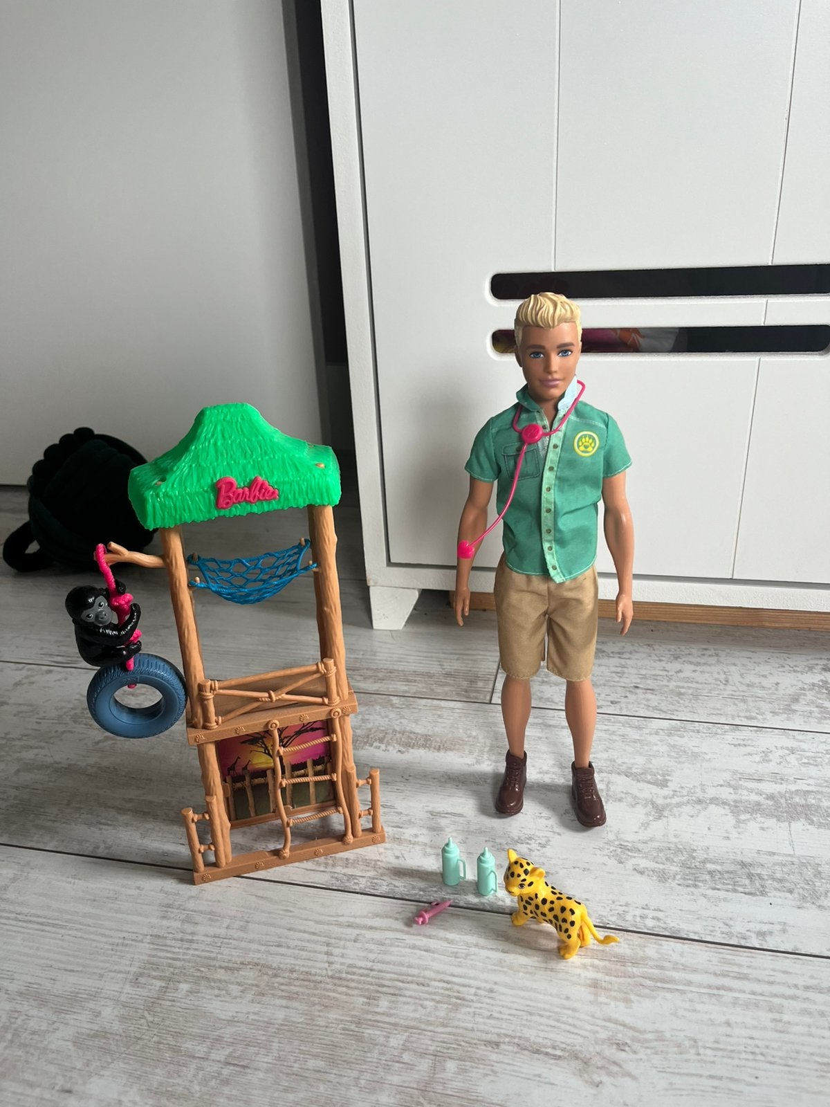 Barbie ken dierenarts wildedieren speelset, Ophalen, Zo goed als nieuw
