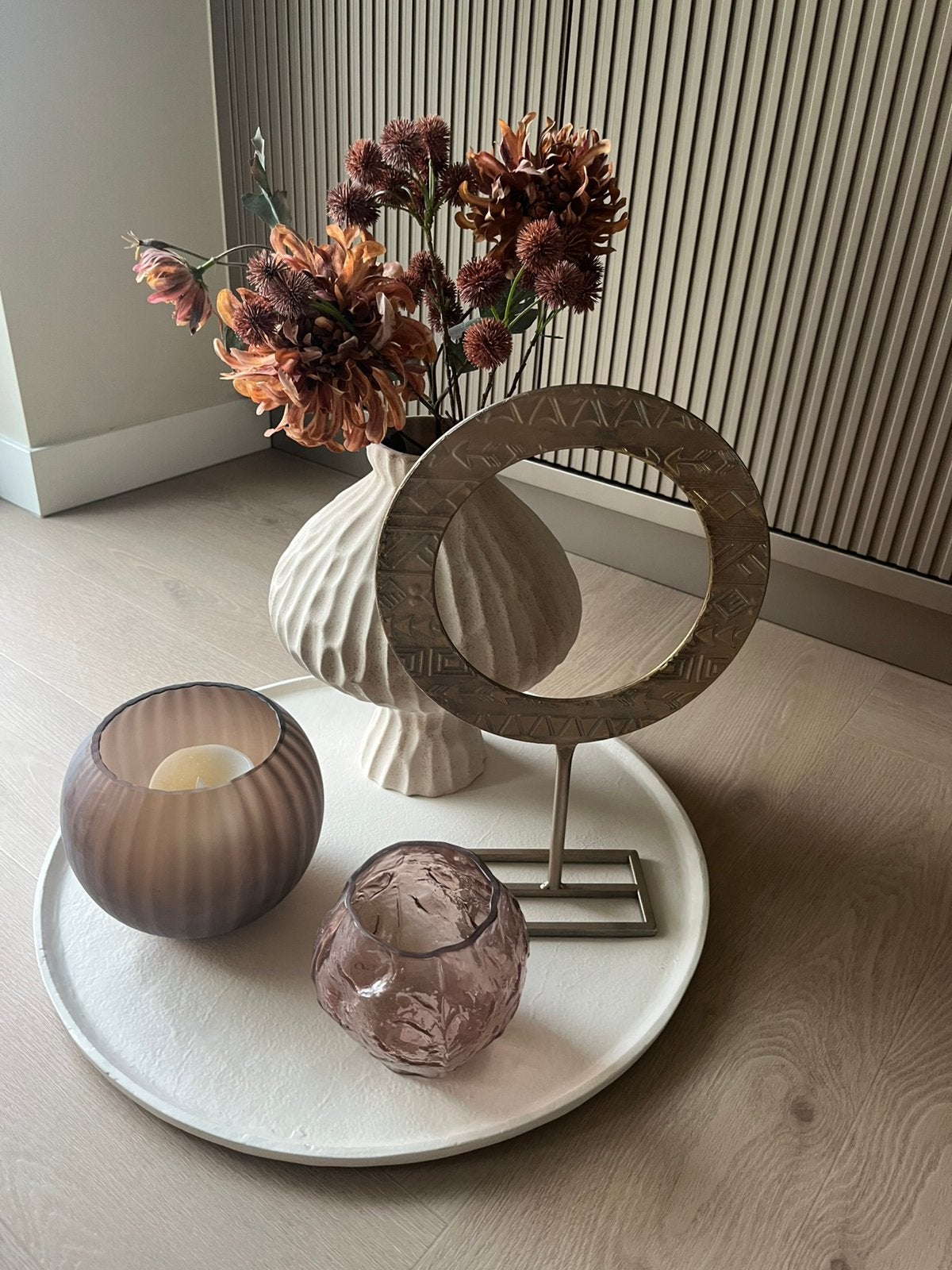 Grote schaal incl. vaas, bloemen, windlichten, ornament, Ophalen, Zo goed als nieuw