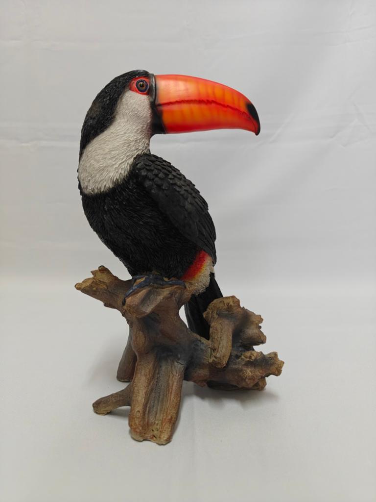 Toekan op korte stam. Originele kleuren vogel., Verzamelen, Beelden en Beeldjes, Ophalen of Verzenden, Nieuw, Dier