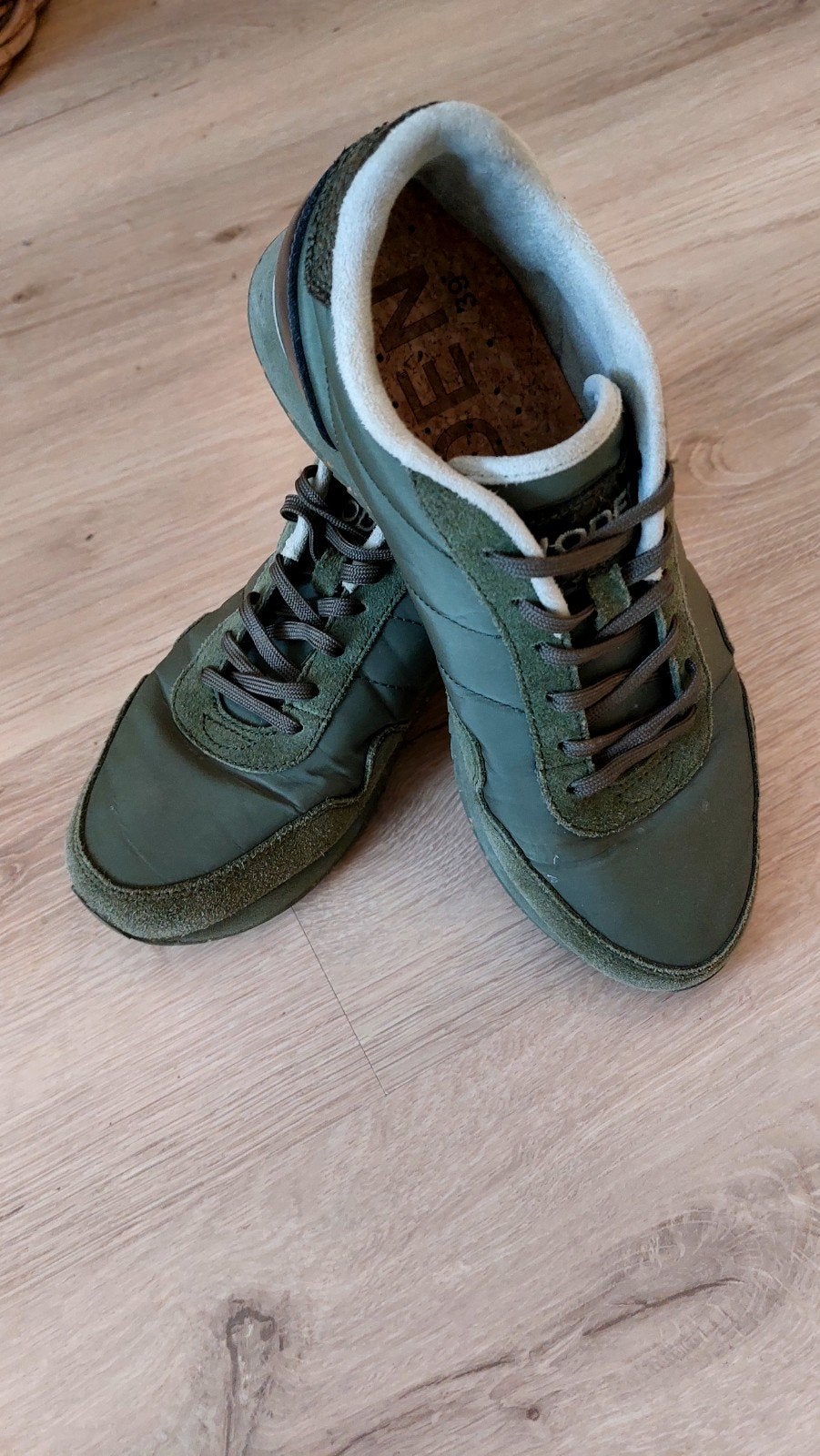 WODEN maat 39 - Kleur Groen. Kurken binnenzool.Keurig netjes, Ophalen of Verzenden, Zo goed als nieuw, Groen, Sneakers of Gympen