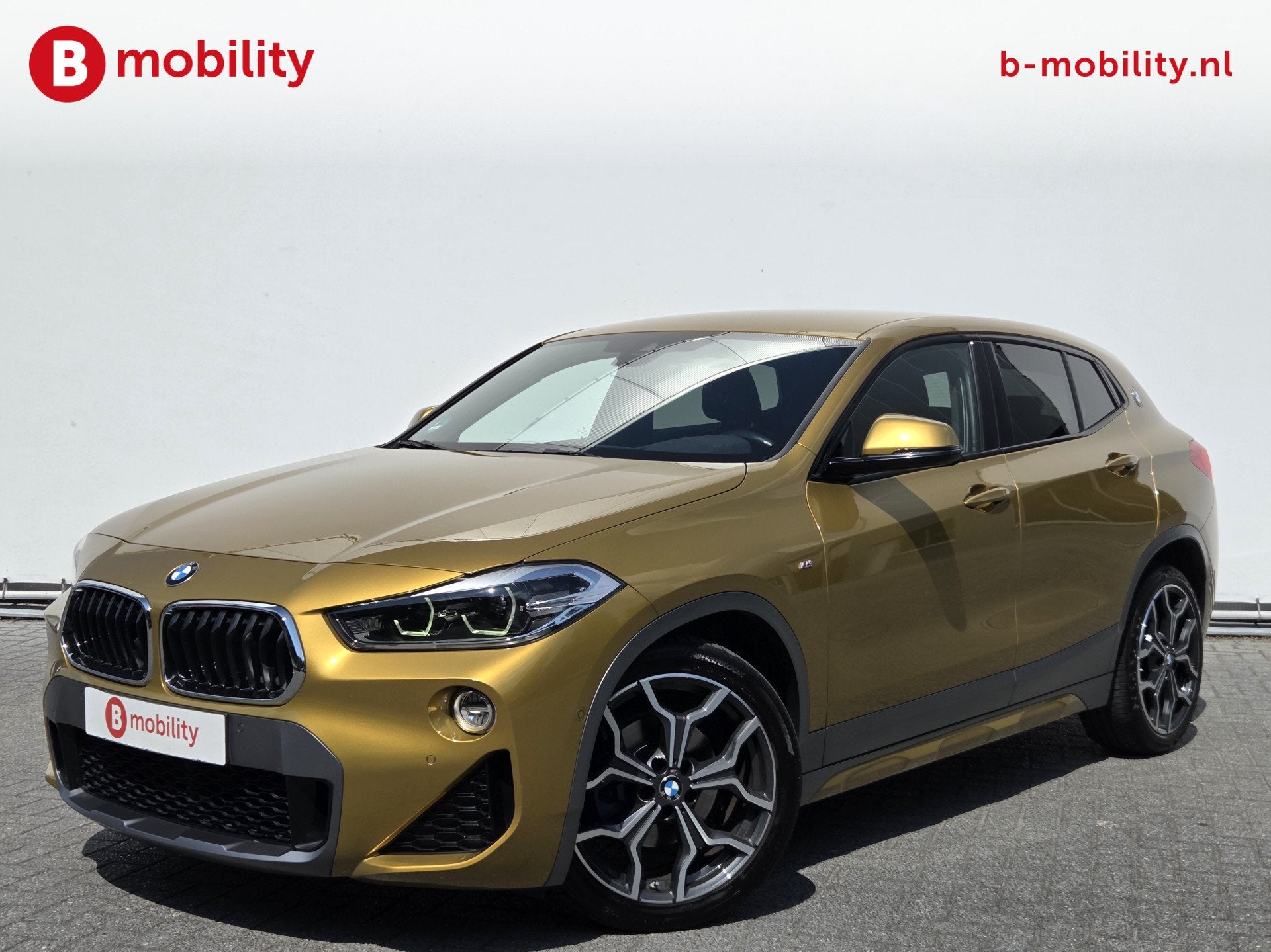 BMW X2 sDrive18i High Executive M-Sport X Achteruitrijcamera, Auto's, Dealer onderhouden, Gebruikt, Leder en Stof, Geel