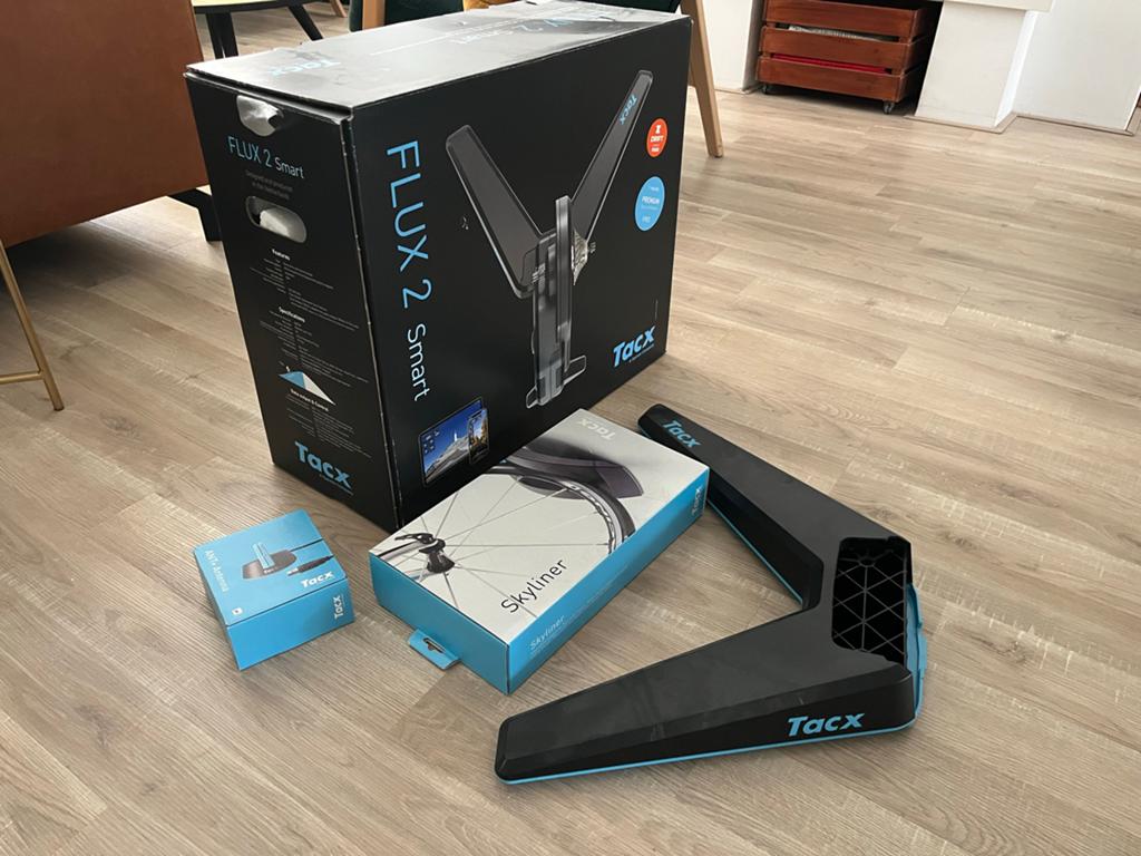 Tacx Flux 2 Smart Trainer inclusief toebehoren z.g.a.n., Sport en Fitness, Wielrennen, Ophalen of Verzenden, Zo goed als nieuw