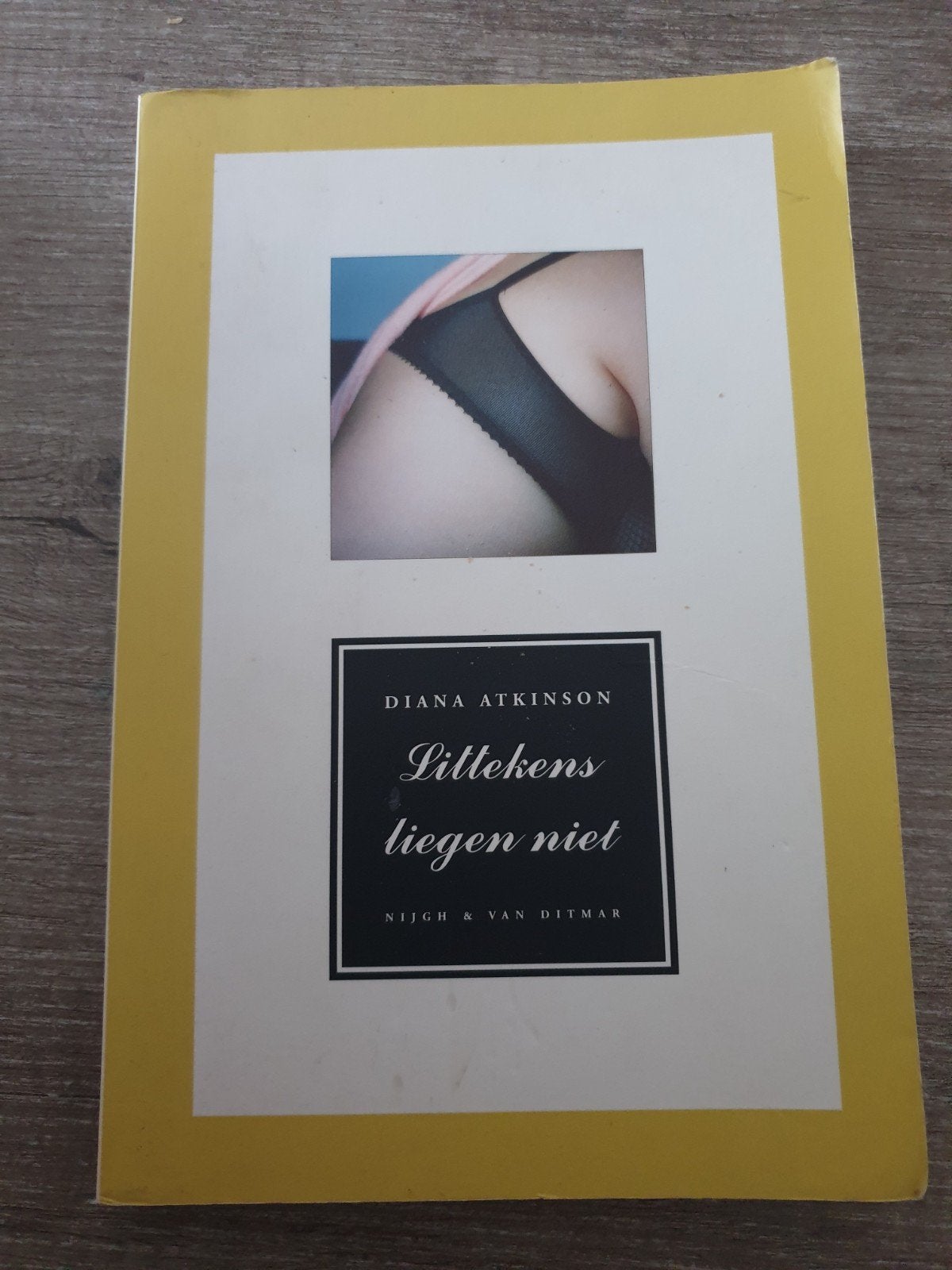 Littekens liegen niet - Diana Atkinson (boek), Boeken, Ophalen of Verzenden, Gelezen, Diana Atkinson
