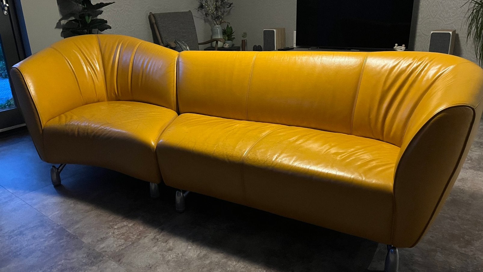 Designbank geel Leolux Pupilla met chaise longue, Huis en Inrichting, Ophalen, 250 tot 300 cm, Gebruikt, Design