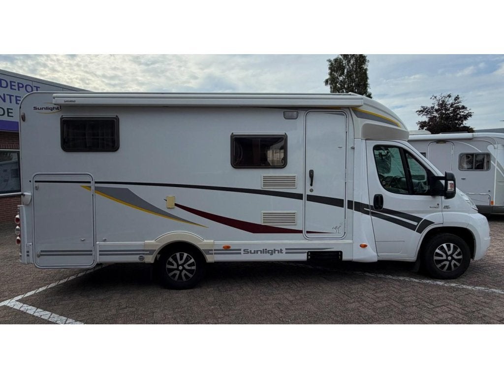 Sunlight T 66 Lengtebedden compact (6.90m ) zeer mooi!!, Sunlight, Fiat, 6 tot 7 meter, Bedrijf