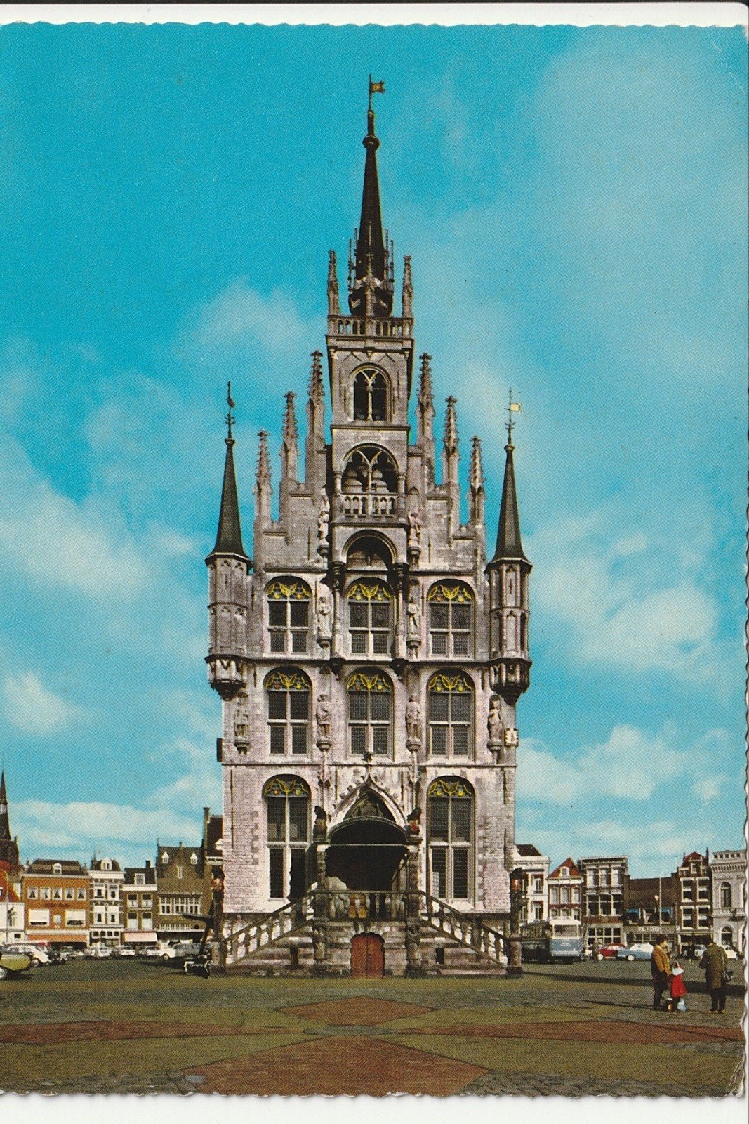 GOUDA STADHUIS MARKT AUTO'S LEYLAND VAN HOOL SEMI TOURWAGEN, Verzamelen, Ophalen of Verzenden, 1960 tot 1980, Gelopen, Zuid-Holland