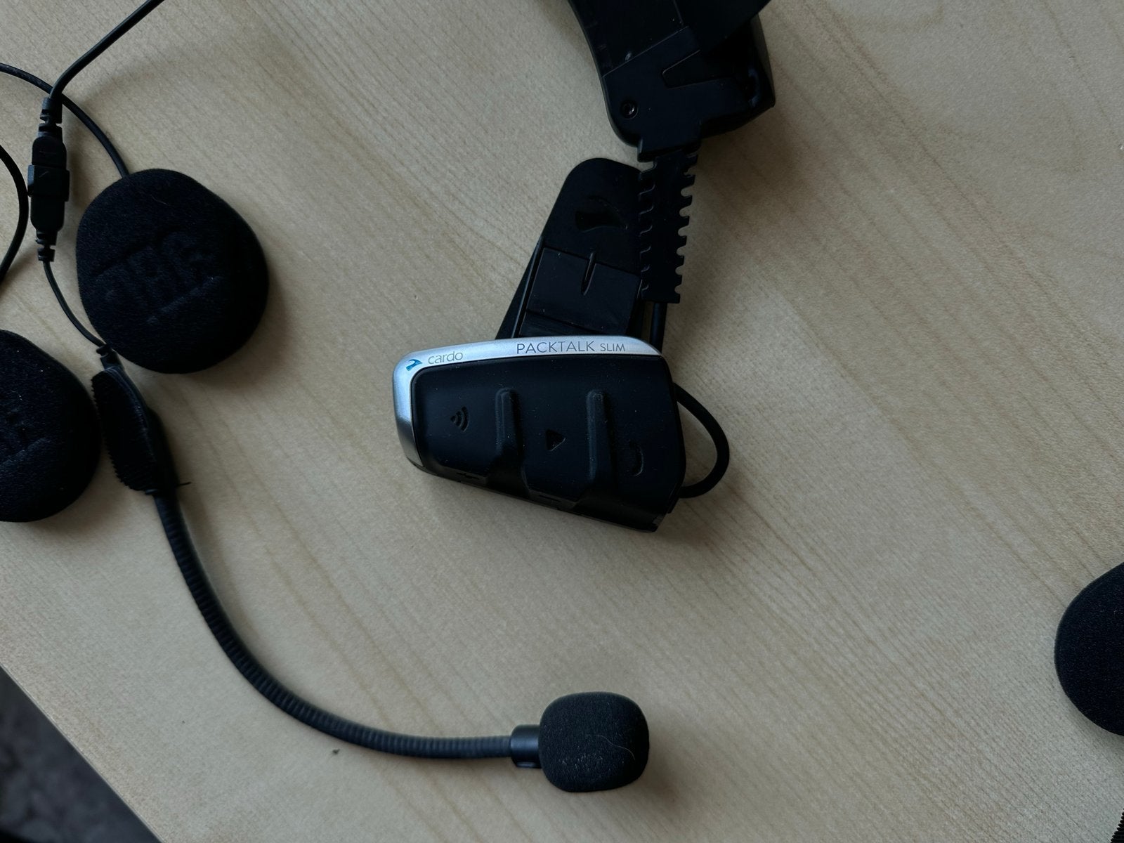 Foto 4 van Cardo Packtalk Slim Duo - Mesh & Bluetooth JBL speakers