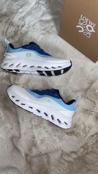 Oncloud schoenen, Ophalen of Verzenden, Zo goed als nieuw, Blauw, Sneakers of Gympen