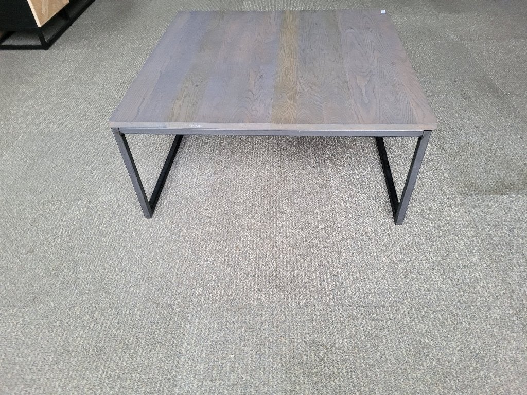 2 stuks nieuwe vergrijsde massief eiken salontafels, Ophalen, 100 tot 150 cm, Vierkant, Nieuw