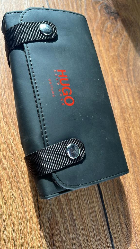 zwarte Hugo Boss schoenpoetsset, kan ook als toilettas, Ophalen of Verzenden, Nieuw, Zwart, Heer of Dame