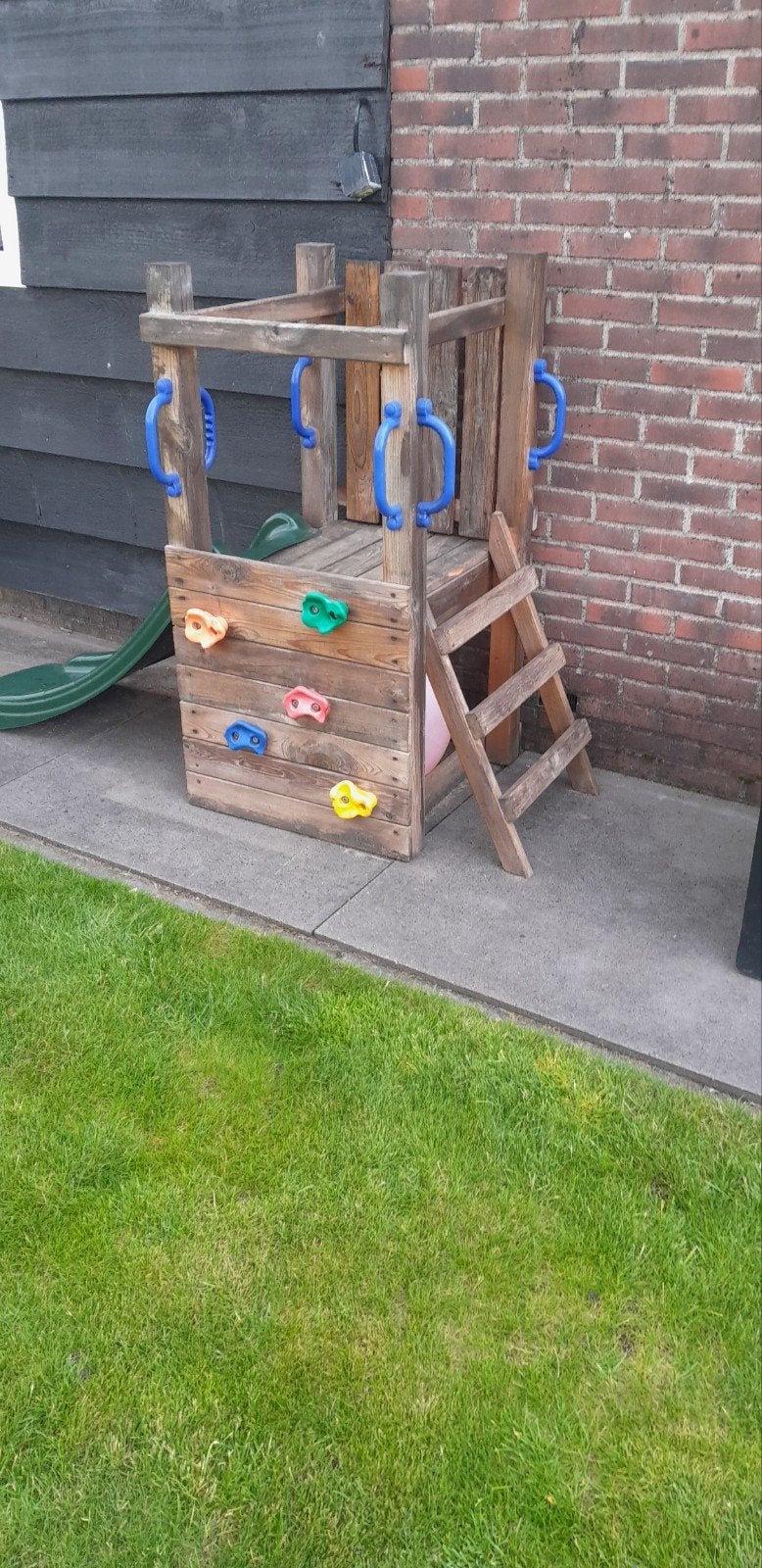 Houten speeltoestel met glijbaan en klimwand, Ophalen, Gebruikt, Glijbaan