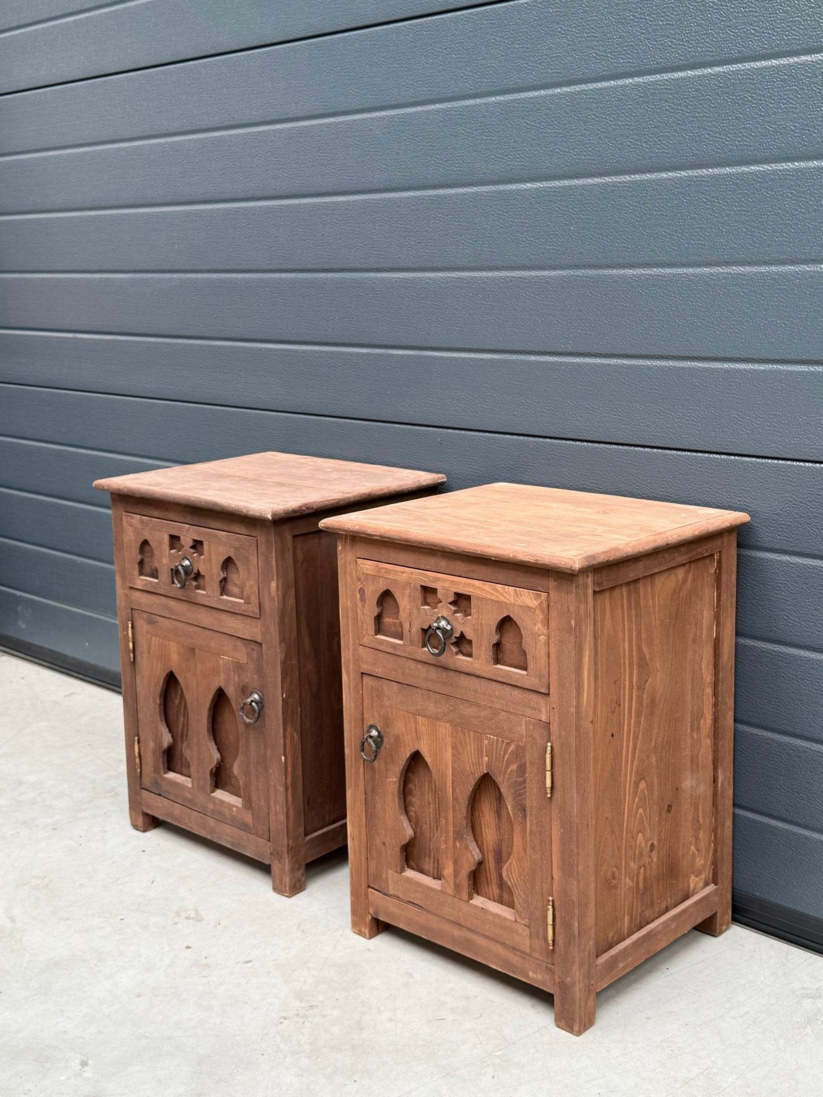 Set van 2 houten nachtkastjes met lade en deurtje, Huis en Inrichting, Ophalen, Wateringen, Info@artizana.nl, Gebruikt
