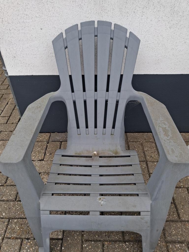Grijze kunststof tuinstoel, adirondack stijl, Ophalen, Gebruikt, Kunststof