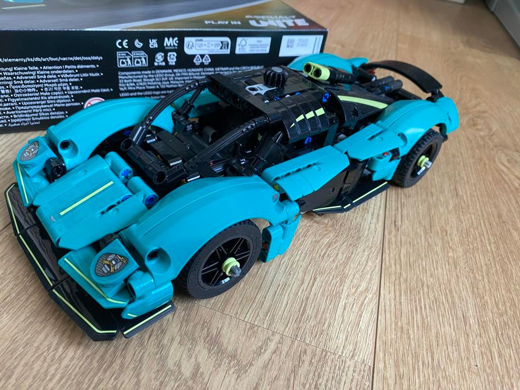 LEGO Technic Aston Martin Valkyrie AMR Pro 42208, Compleet, Lego, Ophalen of Verzenden, Zo goed als nieuw