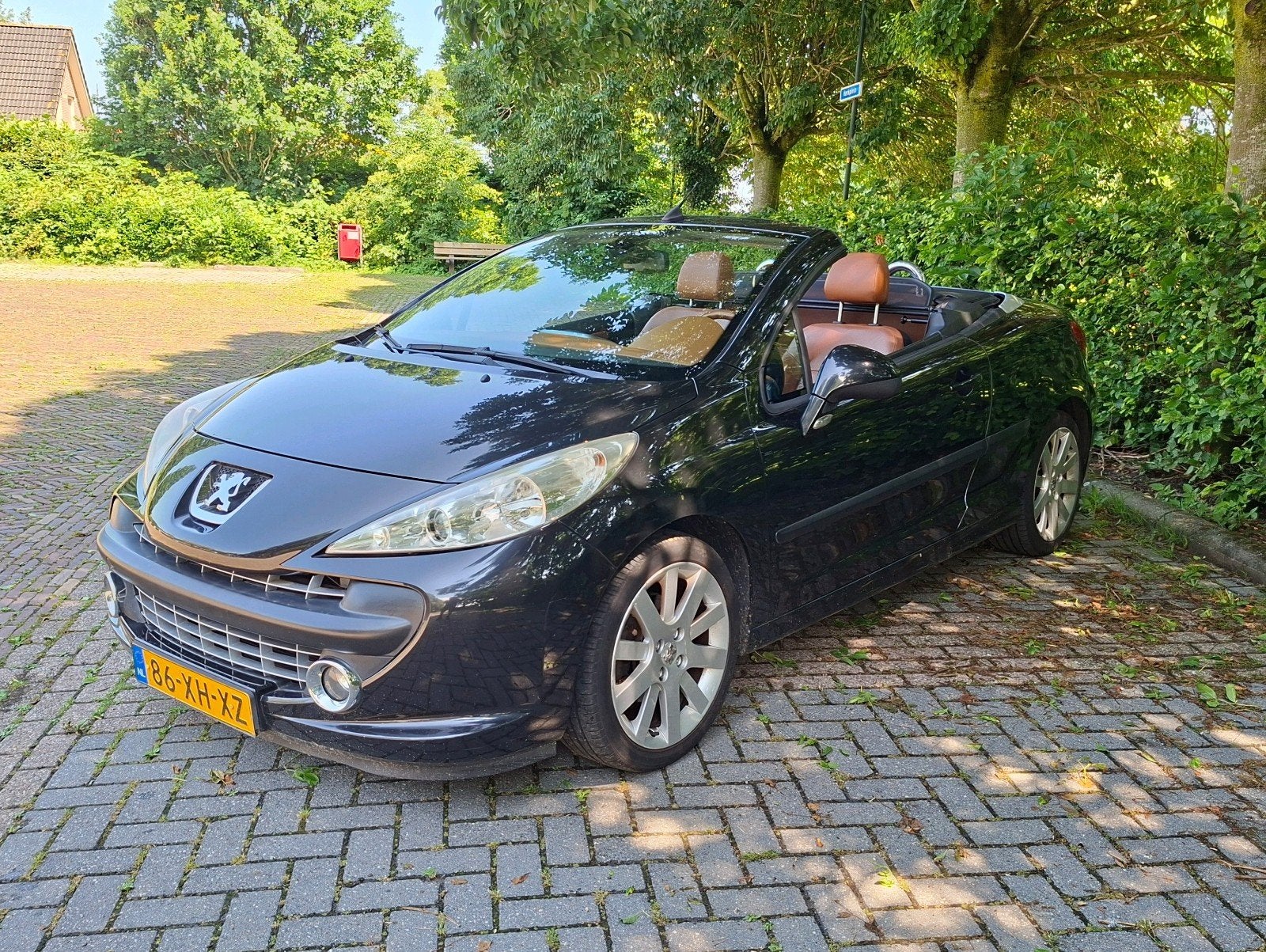 Peugeot 207 CC AUTOMAAT 2007 leder airco cabrio VAKANTIEGELD, Auto's, Zwart, 4 cilinders, Cabriolet, 4 stoelen