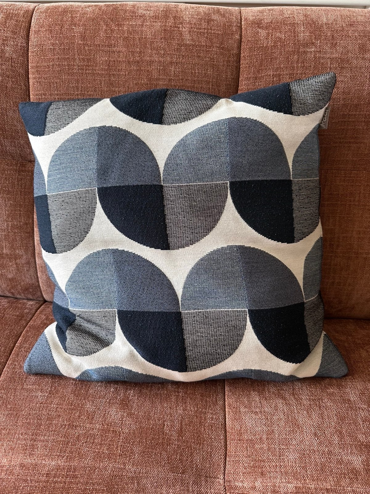 Raaf sierkussen 50x50cm blauw/creme, Huis en Inrichting, Ophalen of Verzenden, Zo goed als nieuw, Blauw, Vierkant