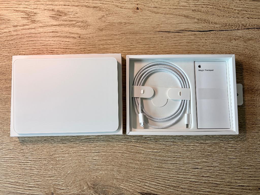 Apple Magic Trackpad - White, Computers en Software, Muizen, Ophalen of Verzenden, Zo goed als nieuw, Draadloos, Apple