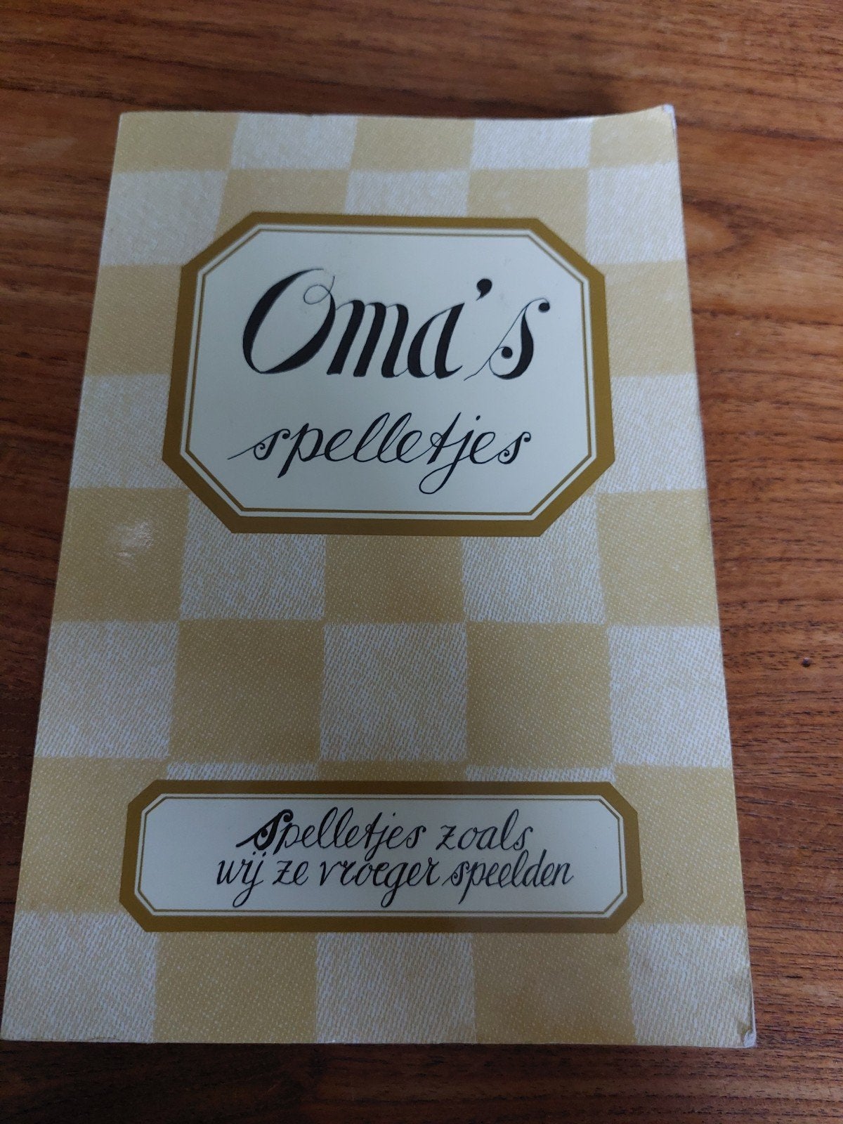 Oma's spelletjes: Spelletjes zoals wij ze vroeger speelden, Ophalen of Verzenden, Overige onderwerpen, Geschikt voor kinderen