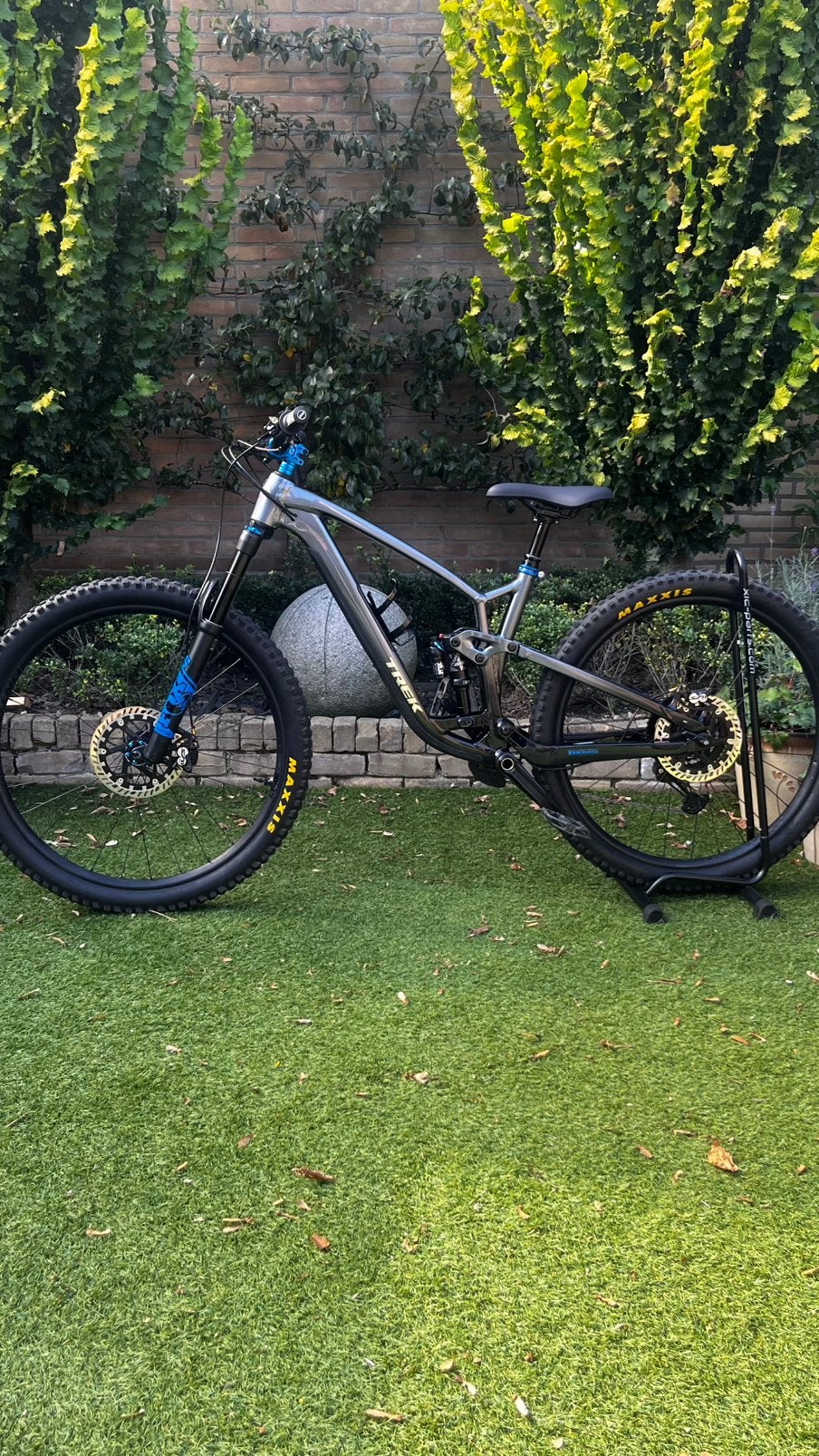 Foto 3 van Trek fuel ex 8 gen 6 maat L full suspension mtb