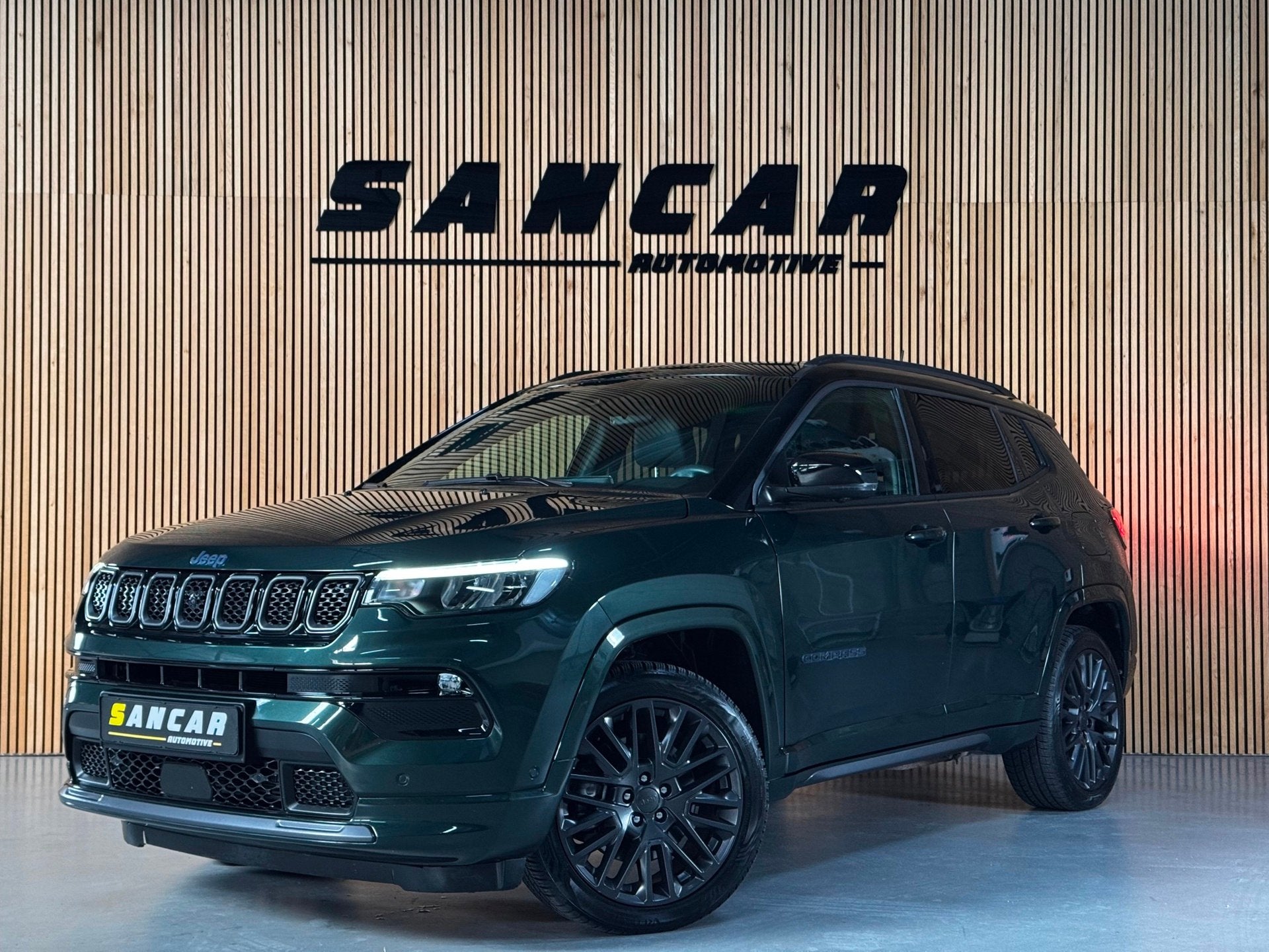 Jeep Compass 4xe 240 Plug-in Hybrid Electric S PANO|ALPINE S, Auto's, Automaat, Dealer onderhouden, Zwart, 4 cilinders